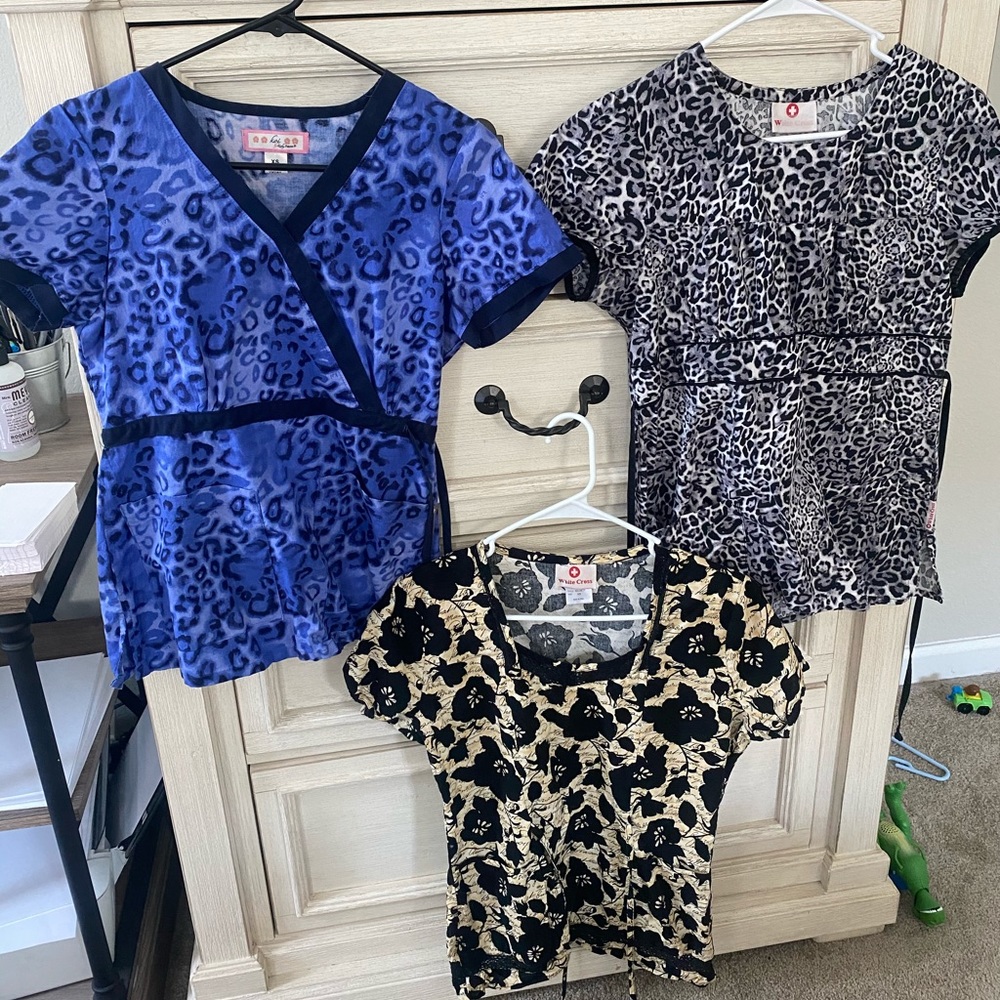 3 Scrub Tops XS